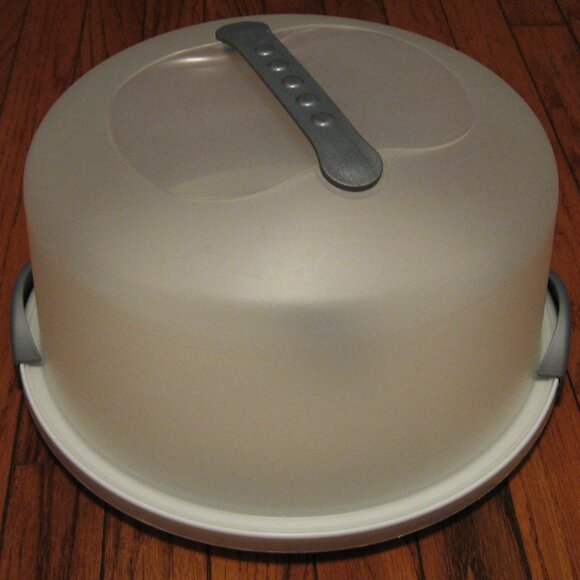 Sterlite 12" Dia 5" High Lockable Cake Saver with Carrier Handle Dishwasher Safe - Picture 1 of 1